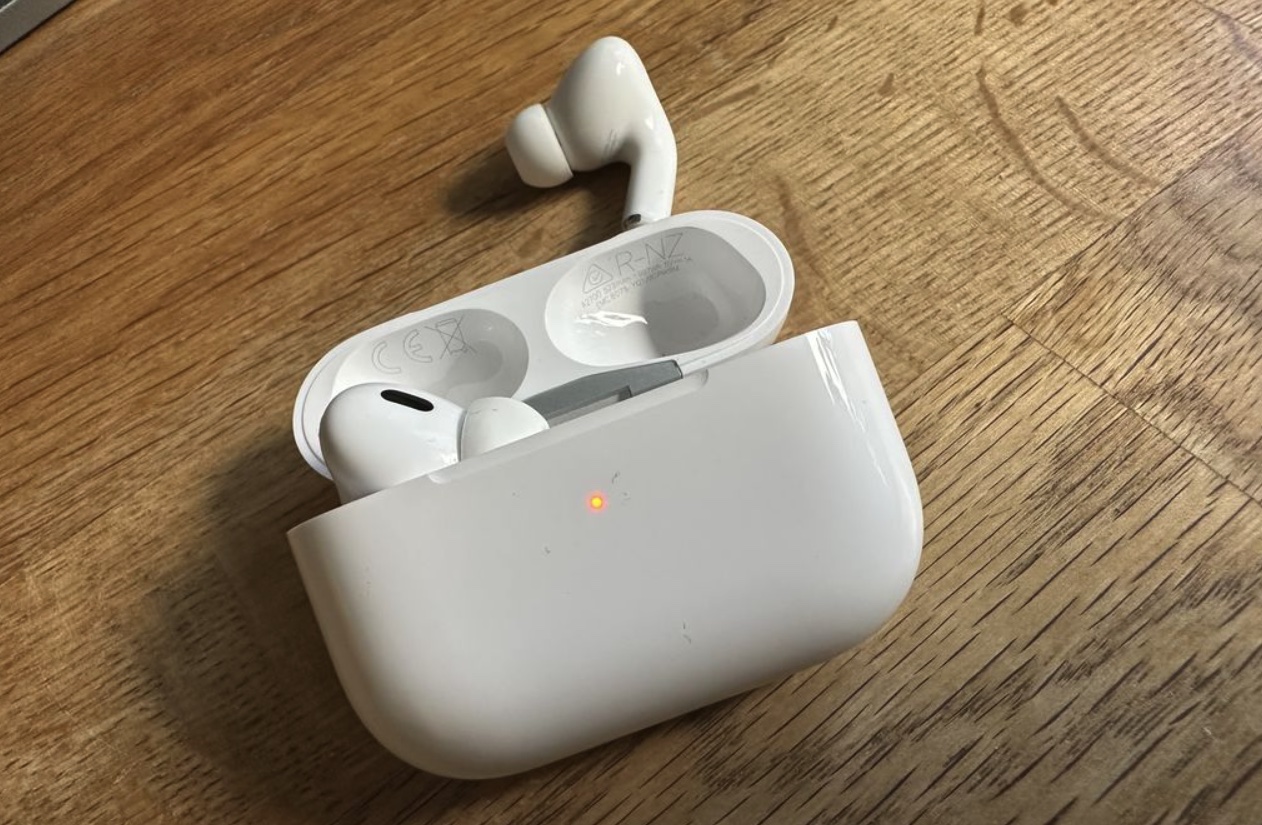 why-is-one-airpod-louder-than-the-other-the-indoor-haven